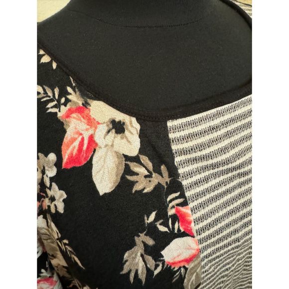 Chico's Mixed Print Long Sleeve Floral and Striped Top - Sz 2 (L/12) - Picture 2 of 11